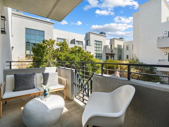 222 8th Avenue 302, San Mateo CA 94401