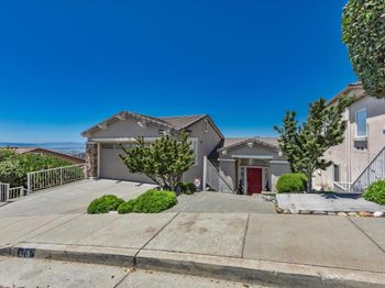 8215 Skyline Circle