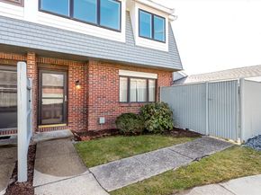 52 Rosewood Dr 52, Stoughton MA 02072