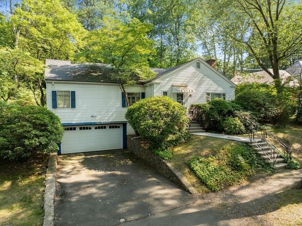 130 Fairway Rd, Brookline MA 02467