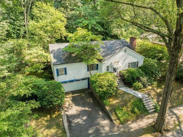 130 Fairway Rd, Brookline MA 02467