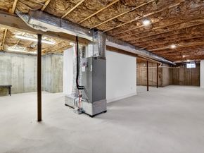 1 Goddard Dr, Nahant MA 01908