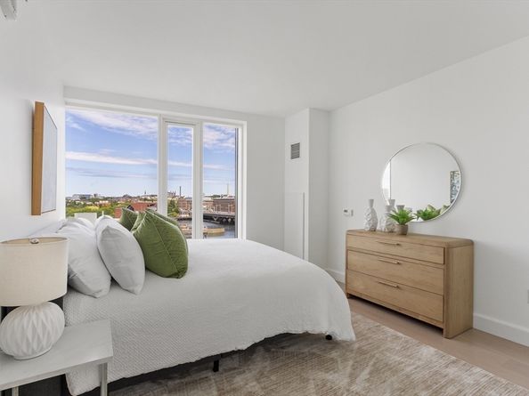 100 Lovejoy Wharf 14E, Boston MA 02114