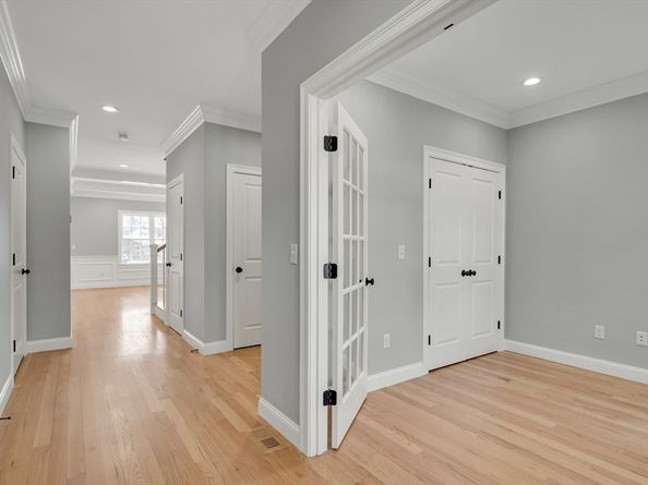 126 Dale St, Waltham MA 02451