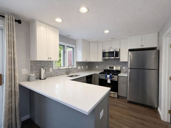 128 Heritage Dr 128, Tewksbury MA 01876