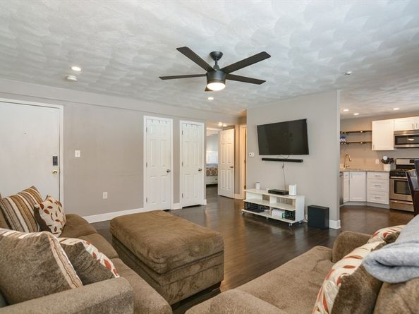 60 Edgelawn 1, North Andover MA 01845