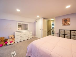 16 Sunset Dr, Peabody MA 01960