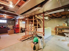 16 Sunset Dr, Peabody MA 01960