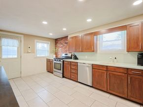 16 Sunset Dr, Peabody MA 01960