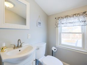 16 Sunset Dr, Peabody MA 01960