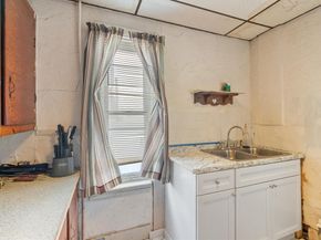 25 Mckinley Rd, Worcester MA 01605