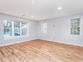 308 Ridgefield Cir C, Clinton MA 01510