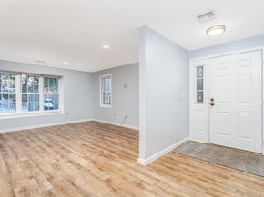 308 Ridgefield Cir C, Clinton MA 01510