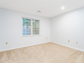 308 Ridgefield Cir C, Clinton MA 01510