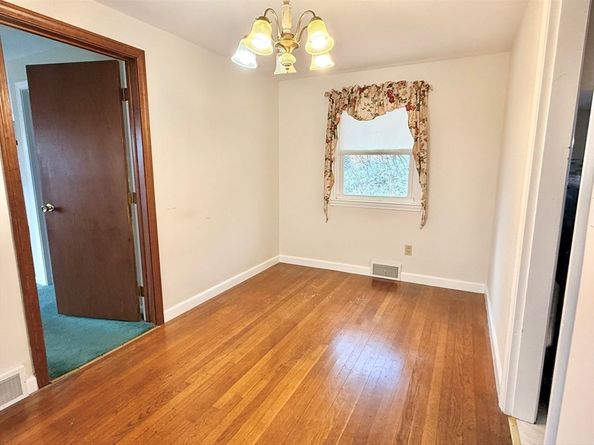 6 Roald St, Worcester MA 01605