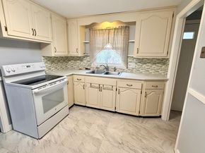 6 Roald St, Worcester MA 01605