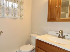 6 Roald St, Worcester MA 01605