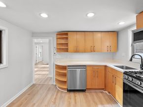 93 Sweetwater St, Saugus MA 01906