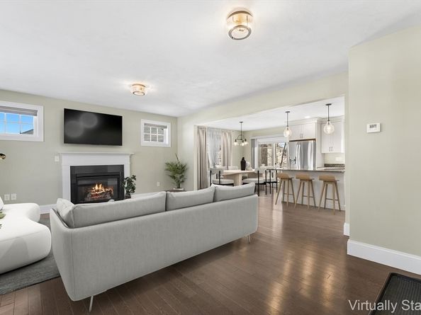40 Timber Crest Dr, Medway MA 02053