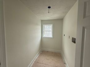 2 Clover Glen Cir, Shrewsbury MA 01545