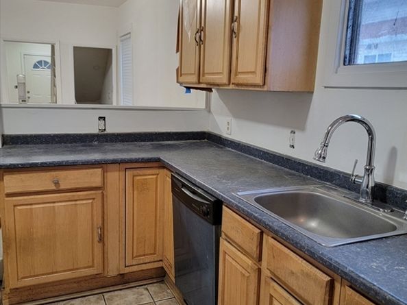 47 Birch St, Worcester MA 01603