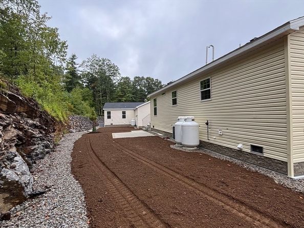 6 Berry Farms Road 3, Sturbridge MA 01566