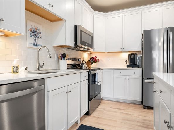 4403 Peters Farm Way 403, Westborough MA 01581