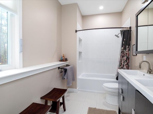 145 W River Street, Upton MA 01568