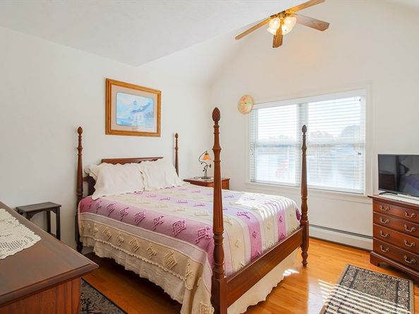 26 Cedar Lake Dr, Sturbridge MA 01566