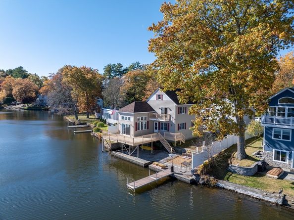 26 Cedar Lake Dr, Sturbridge MA 01566