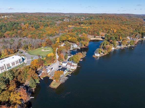 26 Cedar Lake Dr, Sturbridge MA 01566