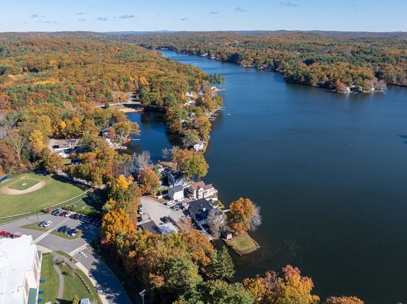 26 Cedar Lake Dr, Sturbridge MA 01566