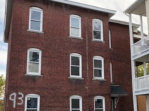 93 Austin St, Worcester MA 01609