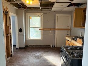 93 Austin St, Worcester MA 01609