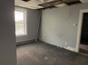 93 Austin St, Worcester MA 01609