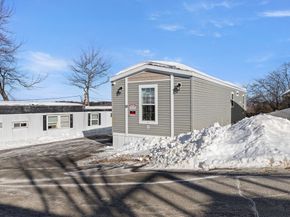 161 Newbury St 32, Peabody MA 01960