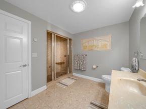 4 Andover Country Club Ln, Andover MA 01810