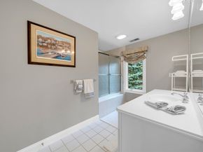 4 Andover Country Club Ln, Andover MA 01810