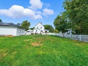 27 Clifton St, Fitchburg MA 01420