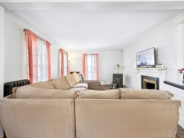 27 Clifton St, Fitchburg MA 01420