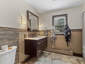 79 High St, Uxbridge MA 01569