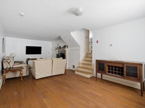 79 High St, Uxbridge MA 01569