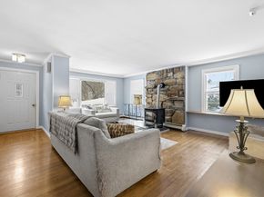 79 High St, Uxbridge MA 01569