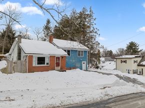 79 High St, Uxbridge MA 01569