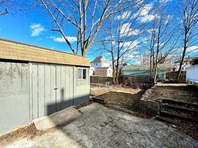 98 Safford St, Quincy MA 02171