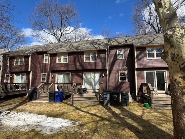 139 Wellman Ave 139, Chelmsford MA 01863