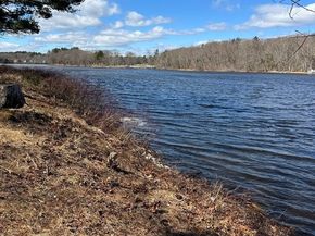 139 Wellman Ave 139, Chelmsford MA 01863