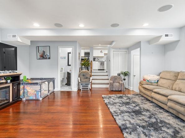 38-1/2 Ellsworth Rd, Peabody MA 01960