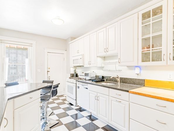 14 James St 3, Brookline MA 02446