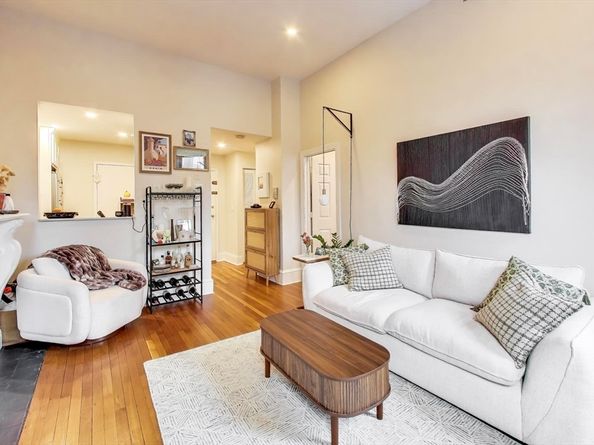 298 Commonwealth Ave 202, Boston MA 02116